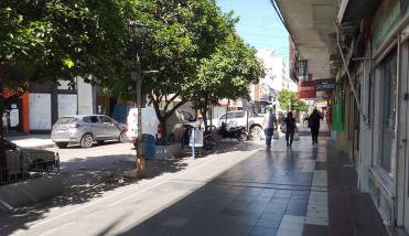 El feriado se hizo sentir en la Capital y el centro lució casi desierto