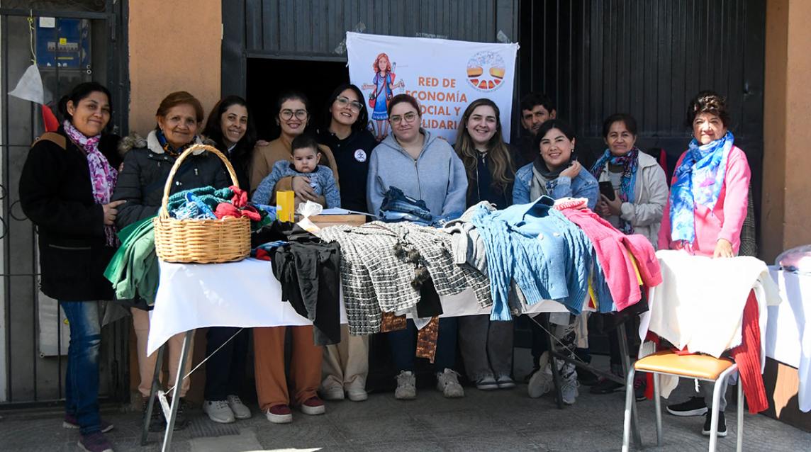 Cáritas lanzó una feria americana de emprendedores en el Bº Centenario
