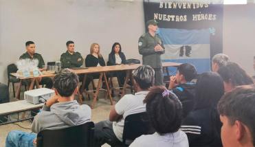 Gendarmería brindó una charla en la Escuela Municipal “Ada Nilda Alderete” sobre su rol en Malvinas 