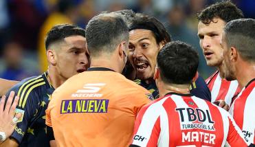 “Leé el reglamento”: el cruce picante entre Echenique y Cavani tras un gol anulado que encendió la polémica en Boca