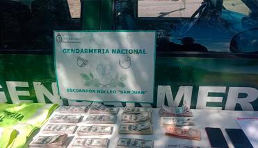 Insólito hallazgo en un colectivo: llevaba 135 mil dólares y casi 2 millones de pesos