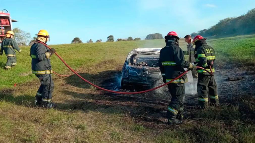 Encontraron el cuerpo calcinado de una mujer dentro de un auto abandonado