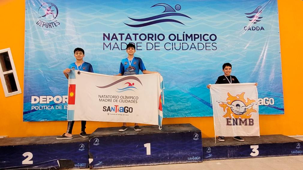 Destacada actuación del equipo de natación de la Escuela Normal en el Torneo Otoño 2025