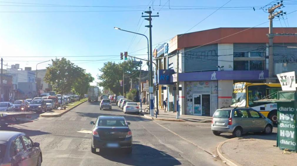 La Plata: una cajera fue baleada en su trabajo y creen que fue un ajuste de cuentas