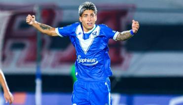 Con otro gol de Maher Carrizo, Vélez vapuleó a Olimpia en Paraguay y sigue firme en la Copa Libertadores