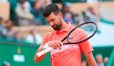 Djokovic sufri una inesperada derrota en Montecarlo y se alarga la espera de su ttulo nmero 100