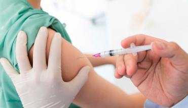 Habilitaron un nuevo punto de vacunación para adultos mayores en la Secretaría de Salud de La Banda