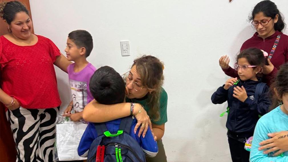 Más de 300 niños fueron beneficiados con kits de útiles escolares, mochilas y guardapolvos en Forres