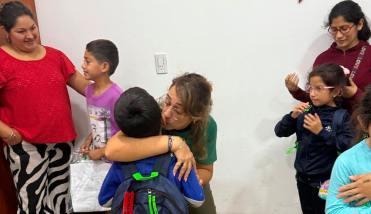 Más de 300 niños fueron beneficiados con kits de útiles escolares, mochilas y guardapolvos en Forres