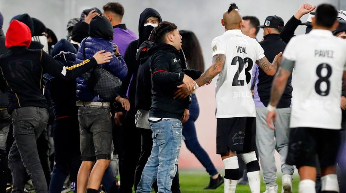 Dos jóvenes murieron tras los graves incidentes en la previa de Colo Colo-Fortaleza