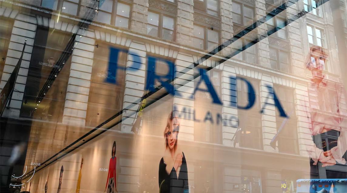 Prada y Versace, juntos: un nuevo imperio de lujo desafía a los gigantes tradicionales