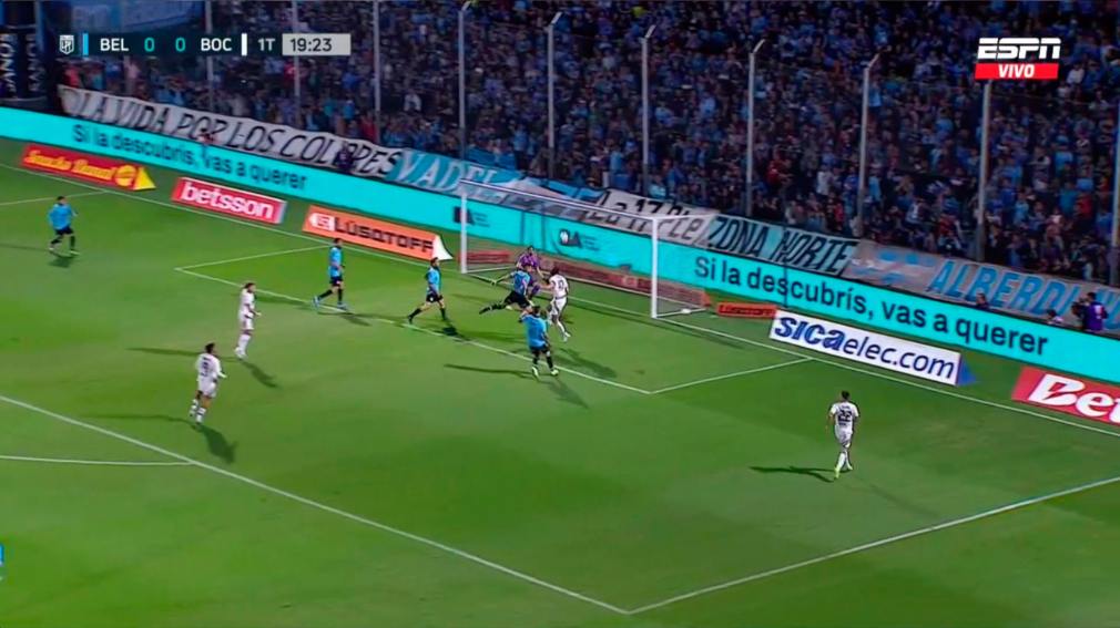 Cavani se perdió otro insólito gol y estallaron las críticas en las redes