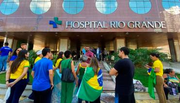 La salud de Bolsonaro, hospitalizado tras una compleja cirugía intestinal, empeoró y se le harán nuevos exámenes