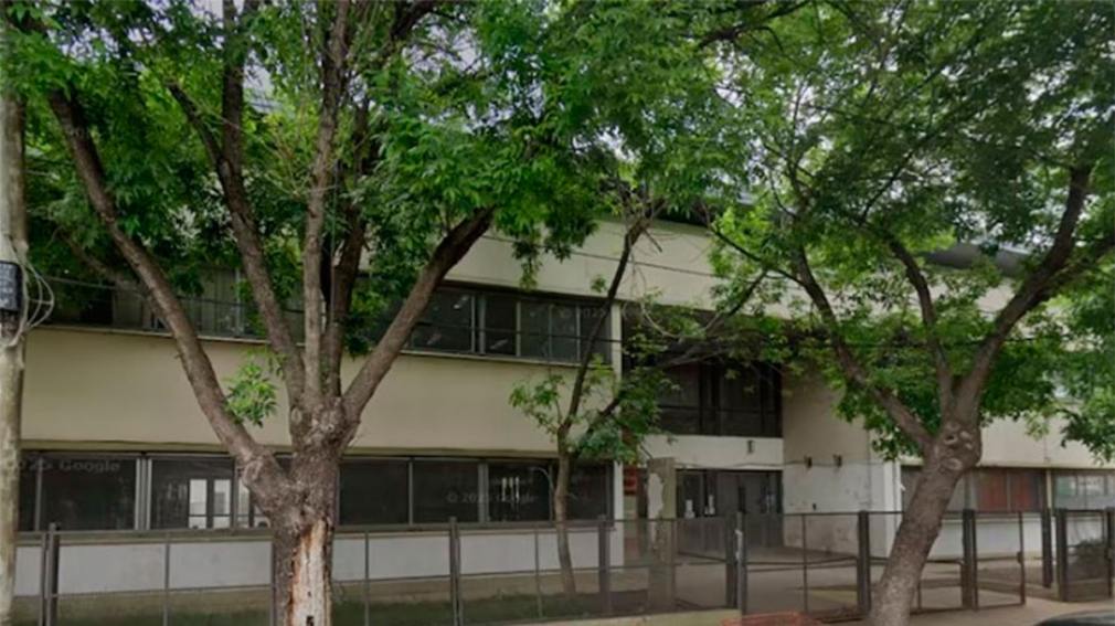 Alarma en una escuela de Florencio Varela: una alumna llevó un arma cargada y 150 balas a clases
