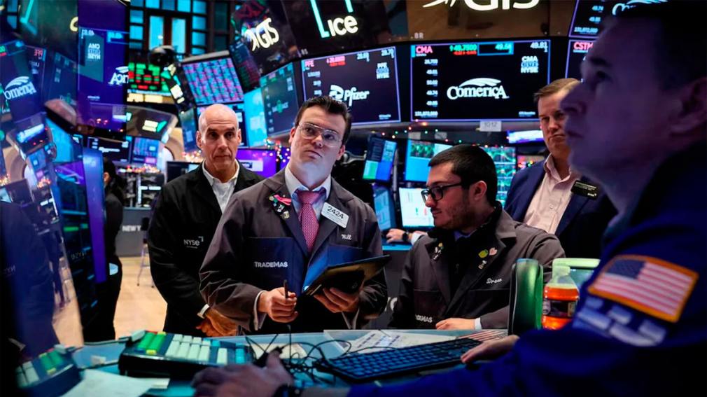Tras el fin del cepo, las acciones argentinas en Wall Street subieron hasta 17% y los bonos crecieron 8%