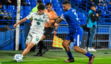 Vélez Sarsfield sufrió una nueva derrota ante Sarmiento de Junín y se aleja de la zona de clasificación