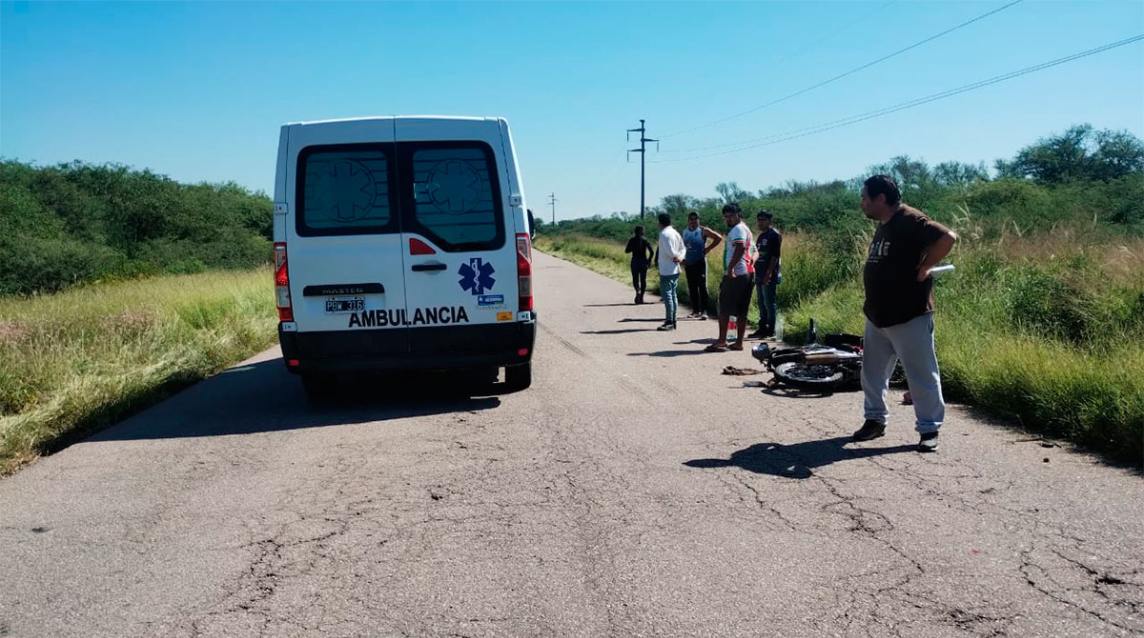 Motociclista lesionada al ser rozada por un camión en Ruta 21