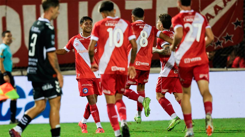 Argentinos Juniors goleó a Central Norte y clasificó a la siguiente fase