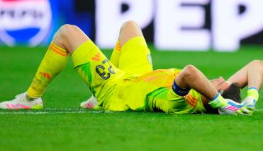 Duro golpe para Dibu: la prensa europea destrozó a Emiliano Martínez tras la eliminación del Aston Villa
