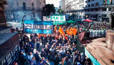 La CGT redobla la presión sobre Milei y reclama la reapertura de las paritarias