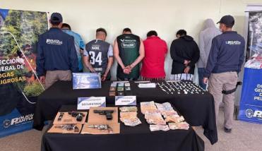 Siete detenidos y armas secuestradas tras 12 allanamientos por narcomenudeo