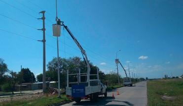 Comenzó la refuncionalización del alumbrado dañado en  la colectora de circunvalación