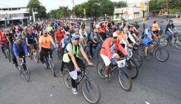Viernes Santo: miles de santiagueños participaron del Vía Crucis en bicicleta y en moto