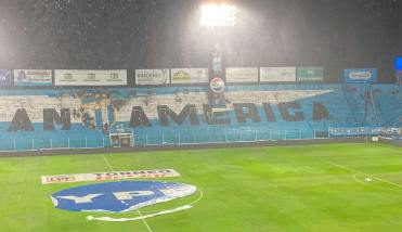 Por las intensas lluvias, se suspendió el partido entre Atlético e Independiente en Tucumán