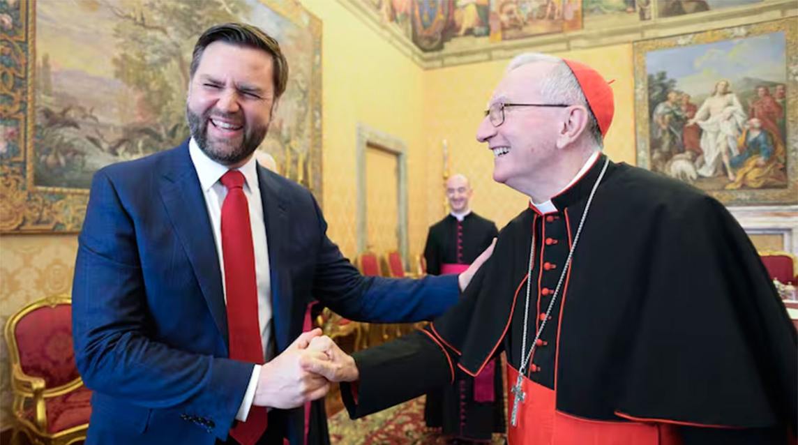 Tras las fuertes críticas, el segundo del Papa “intercambió opiniones” con el vice de Trump