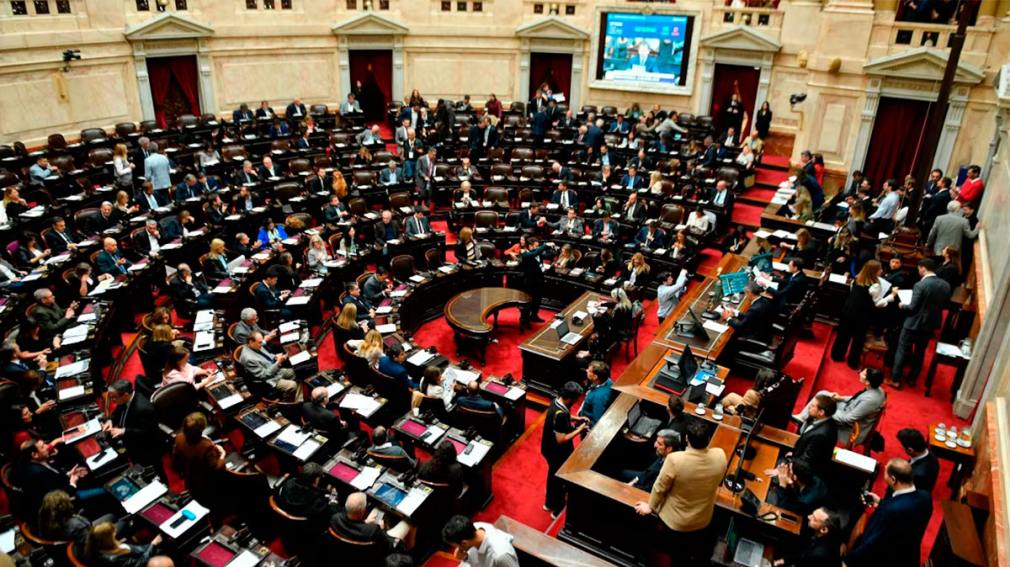Homenaje a Francisco en Diputados, mientras se demora la interpelación a Francos por Libra