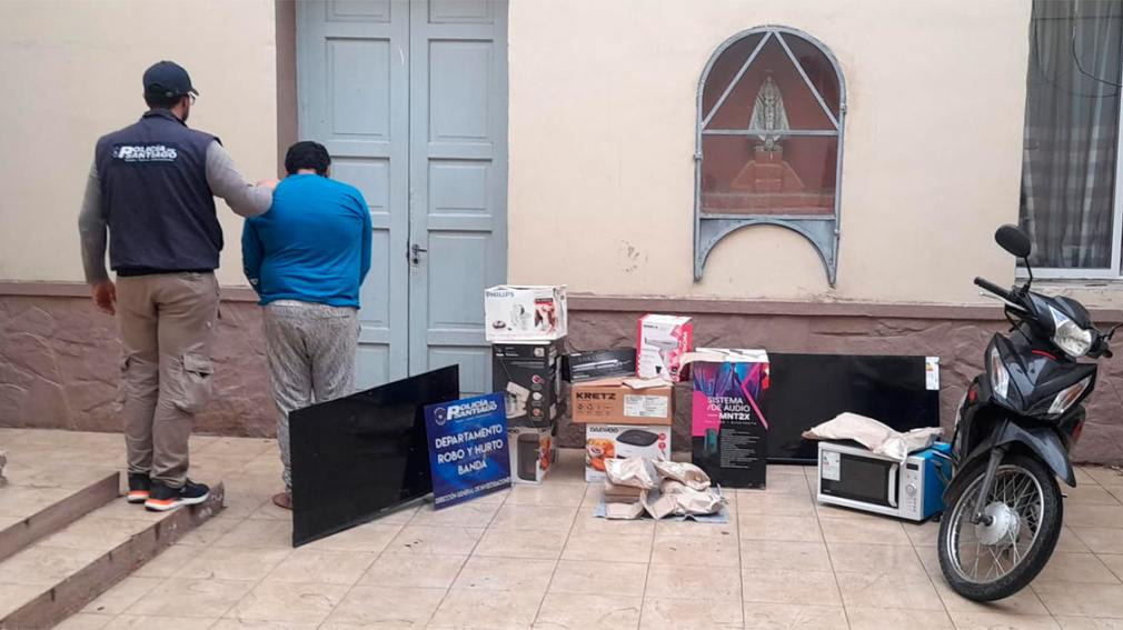 Allanan viviendas en La Banda y Beltrán, secuestran bienes y detienen a un hombre