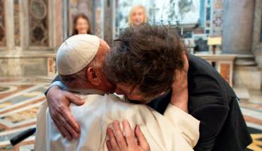 Javier Milei y su comitiva partieron a Roma para asistir al funeral del papa Francisco
