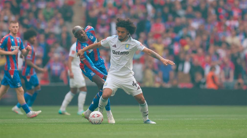 Crystal Palace goleó al Aston Villa de Martínez y se metió en la final de la FA Cup