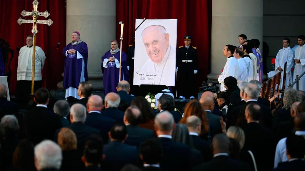 La emotiva despedida del arzobispo porteño a Francisco: “Fue el padre de todos y hoy lo lloramos”