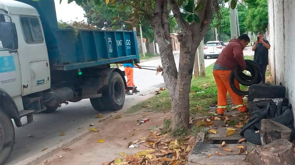 Servicios Urbanos de la municipalidad realizó descacharreos en los barrios Primera Junta, Santa Rosa de Lima y Vinalar