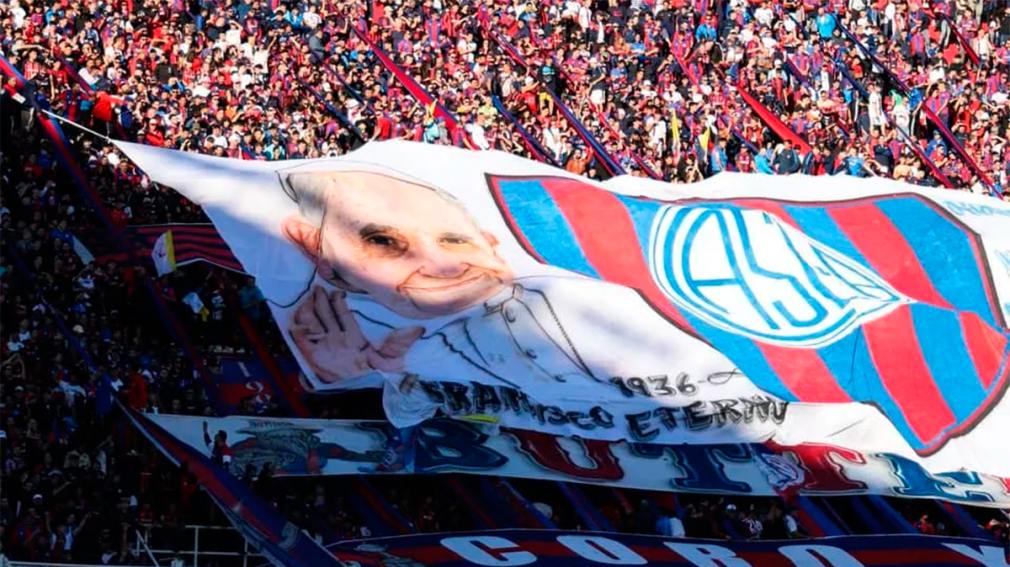  San Lorenzo explota: del cálido homenaje al Papa Francisco a la bronca con Moretti