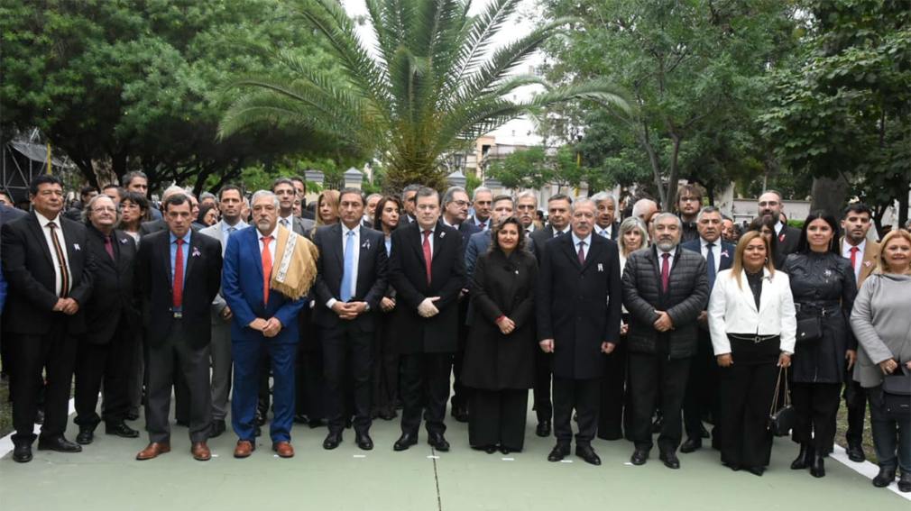 El gobernador presidió un nuevo acto por el Día de la Autonomía en el Parque Aguirre