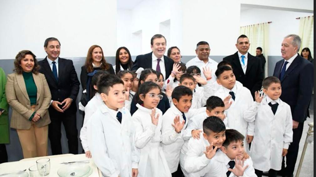 Fuentes acompañó al gobernador Zamora en la inauguración de la Escuela José Benjamín Gorostiaga