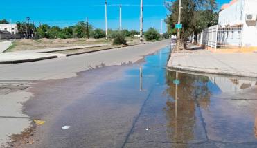 Grave derrame cloacal en el barrio Campo Contreras