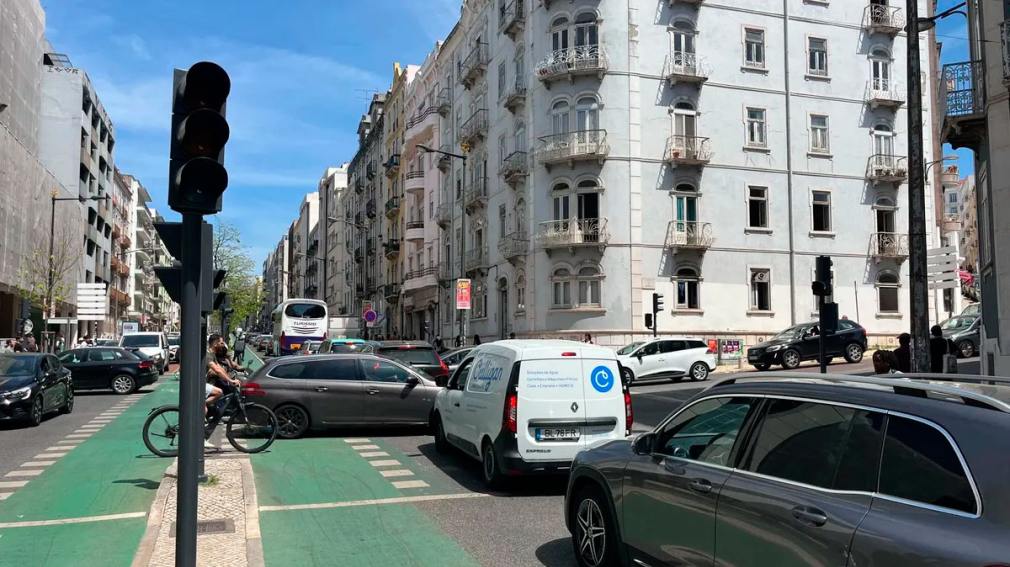 España y Portugal restablecen el suministro eléctrico tras un apagón histórico