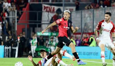 Newell’s venció a Huracán y sigue soñando con la clasificación a octavos