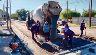 La municipalidad está pavimentando varias cuadras en el barrio Borges 