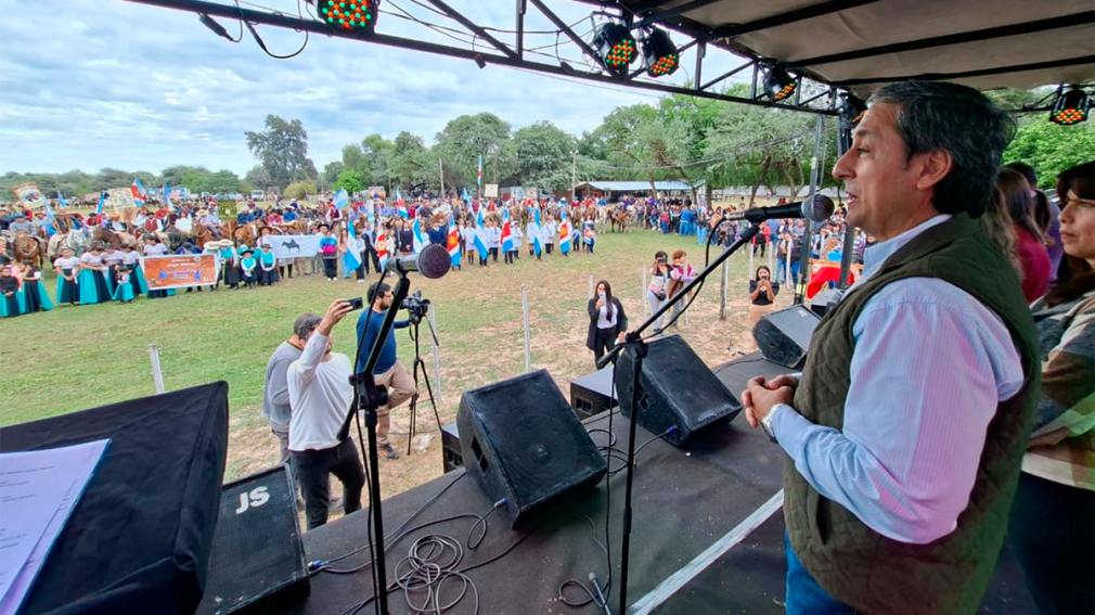 El vicegobernador encabezó la apertura del Festival de la Tradición Gaucha