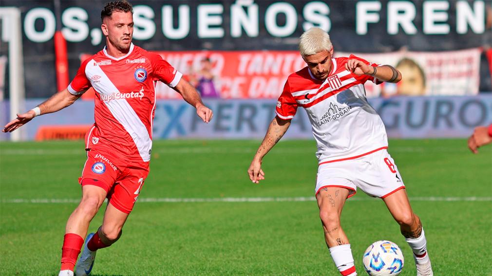 Pese a ser goleado por Argentinos, Estudiantes fue beneficiado por otros resultados y logró sellar su pase a octavos