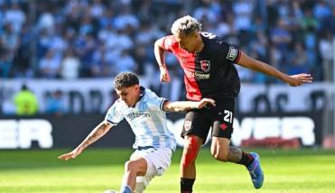 Con uno menos, Racing ganó y eliminó a Newells que dejó pasar su chance de clasificación