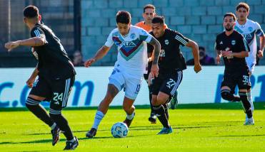 Riestra ya clasificado goleó a Godoy Cruz y lo sacó de los Playoffs