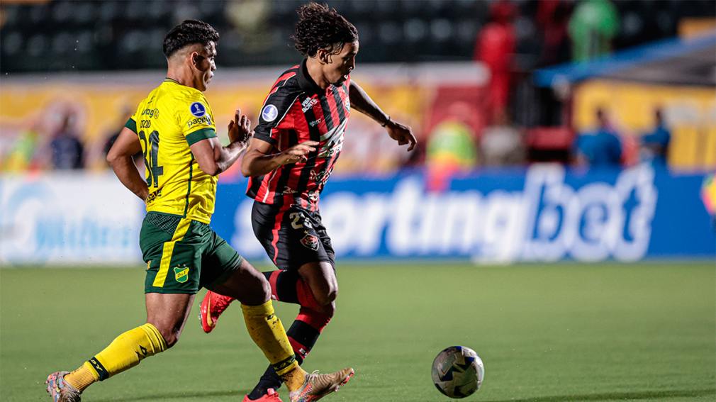 Defensa y Justicia empató en Brasil ante Vitória, sigue sin ganar en la Sudamericana y se complica
