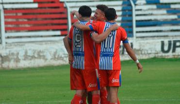 Unión Santiago se hizo fuerte en Beltrán y volvió a festejar ante Independiente