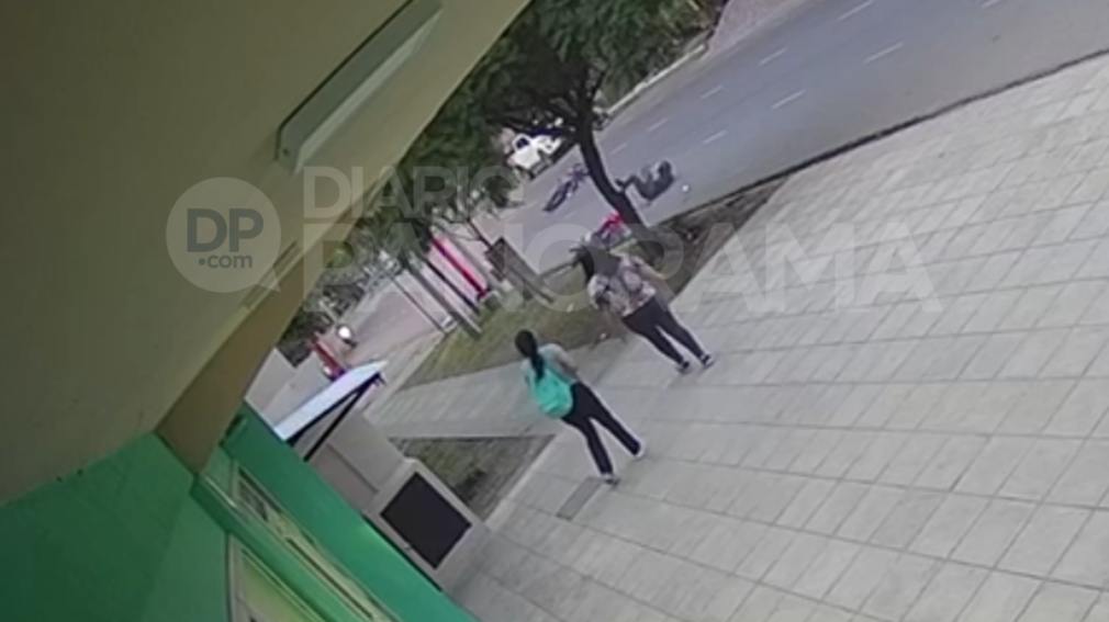 Video: dos motociclistas resultaron heridos tras un violento impacto en el Bº Cabildo