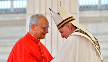 El papa León XIV agradeció a Francisco en sus primeras palabras y lanzó un “llamado a la paz”